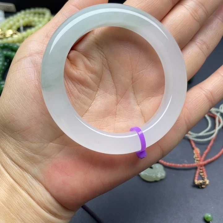 未镶嵌手镯石英质玉