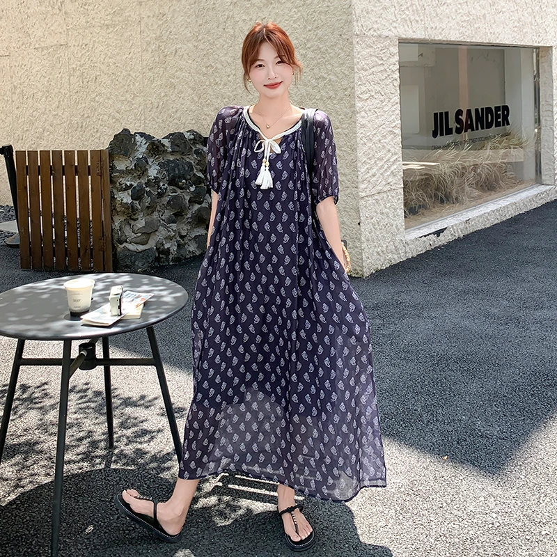 藏青色复古慵懒风印花连衣裙女2025夏季新款松弛感流苏系带长裙子