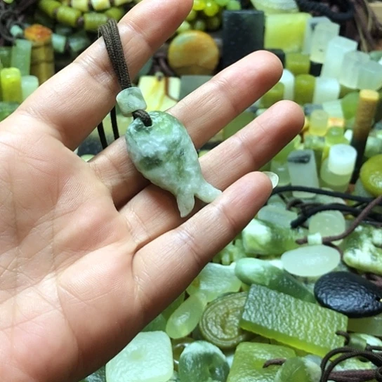 未镶嵌岫玉吊坠岫