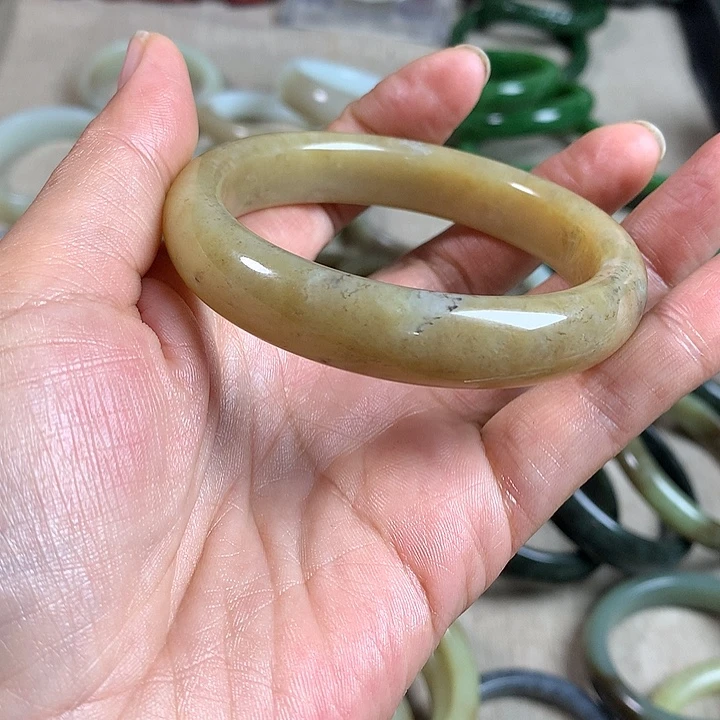 智***缘和田玉（糖玉）未镶嵌颈饰