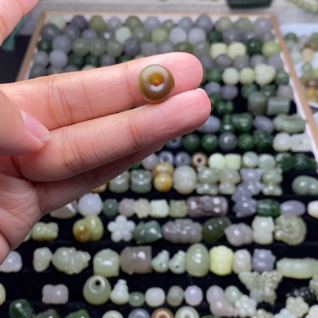 嘎****和田玉未镶嵌颈饰