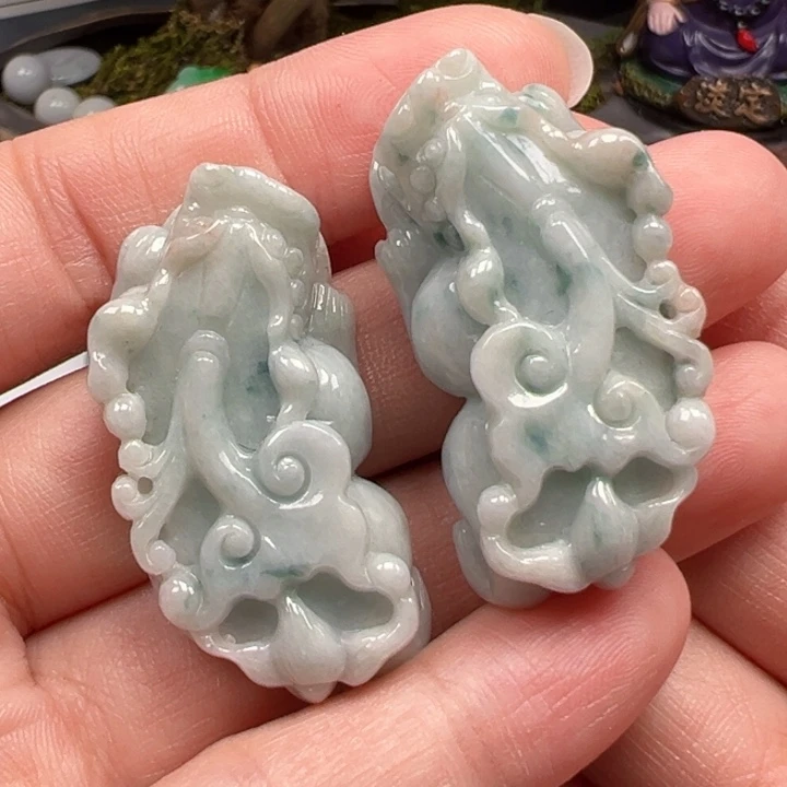 翡翠未镶嵌颈饰一对