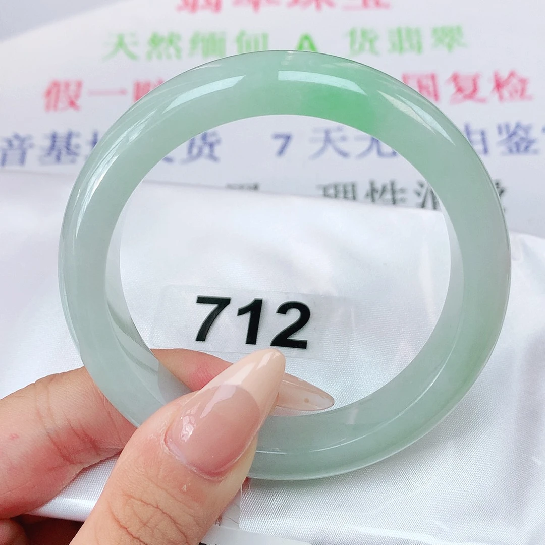 翡翠手镯未镶嵌55圈飘绿正圈翡翠手镯