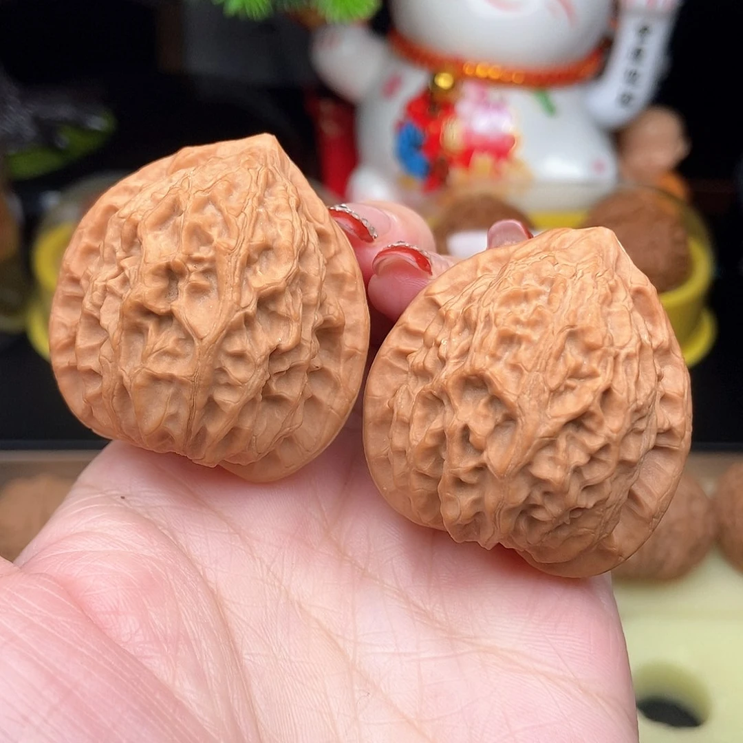 文玩核桃吊坠40金牛