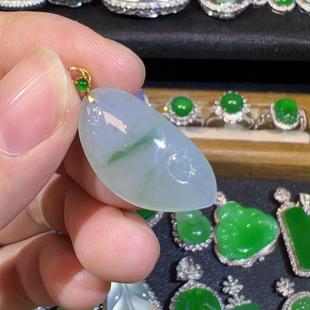 翡翠18K金镶嵌颈饰