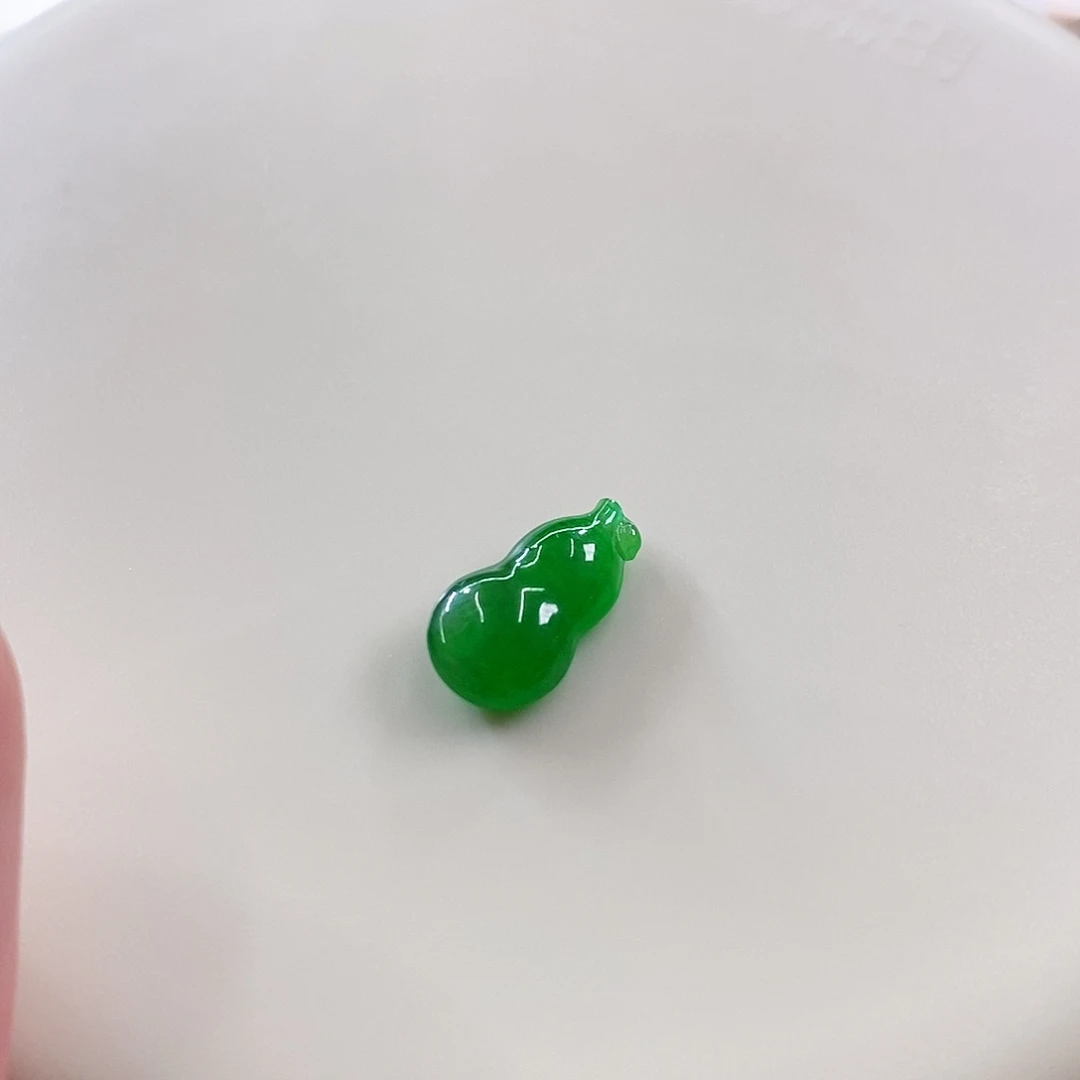 颈饰未镶嵌翡翠冰辣绿葫芦