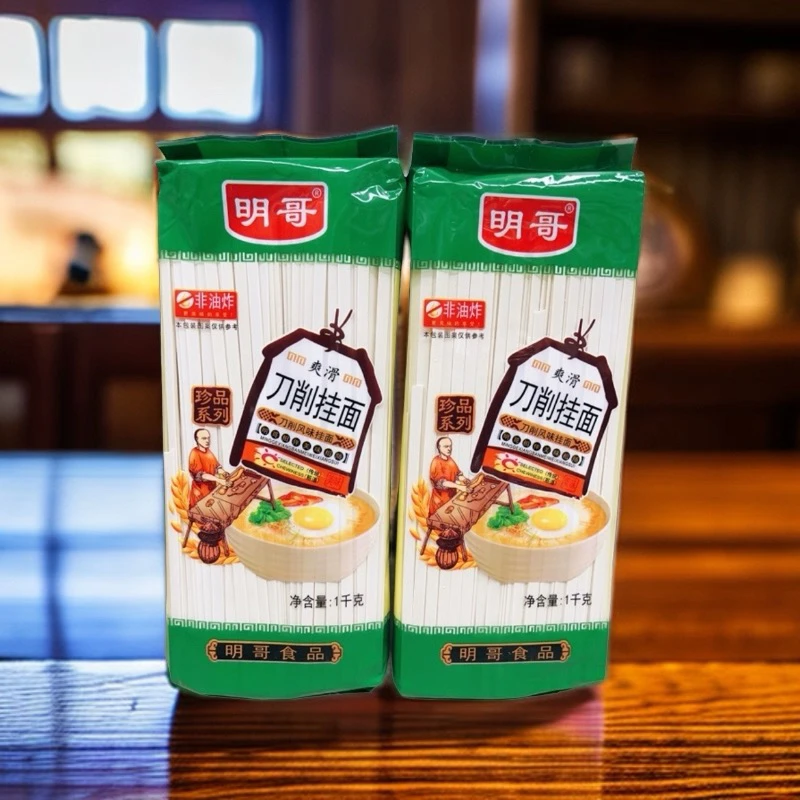 明哥刀削面挂面形态 宽厚劲道 中间厚两边薄 3分钟快煮 餐厅同款