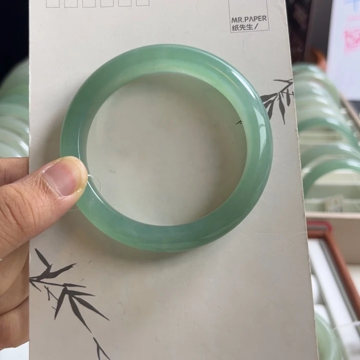 未镶嵌手镯石英质玉
