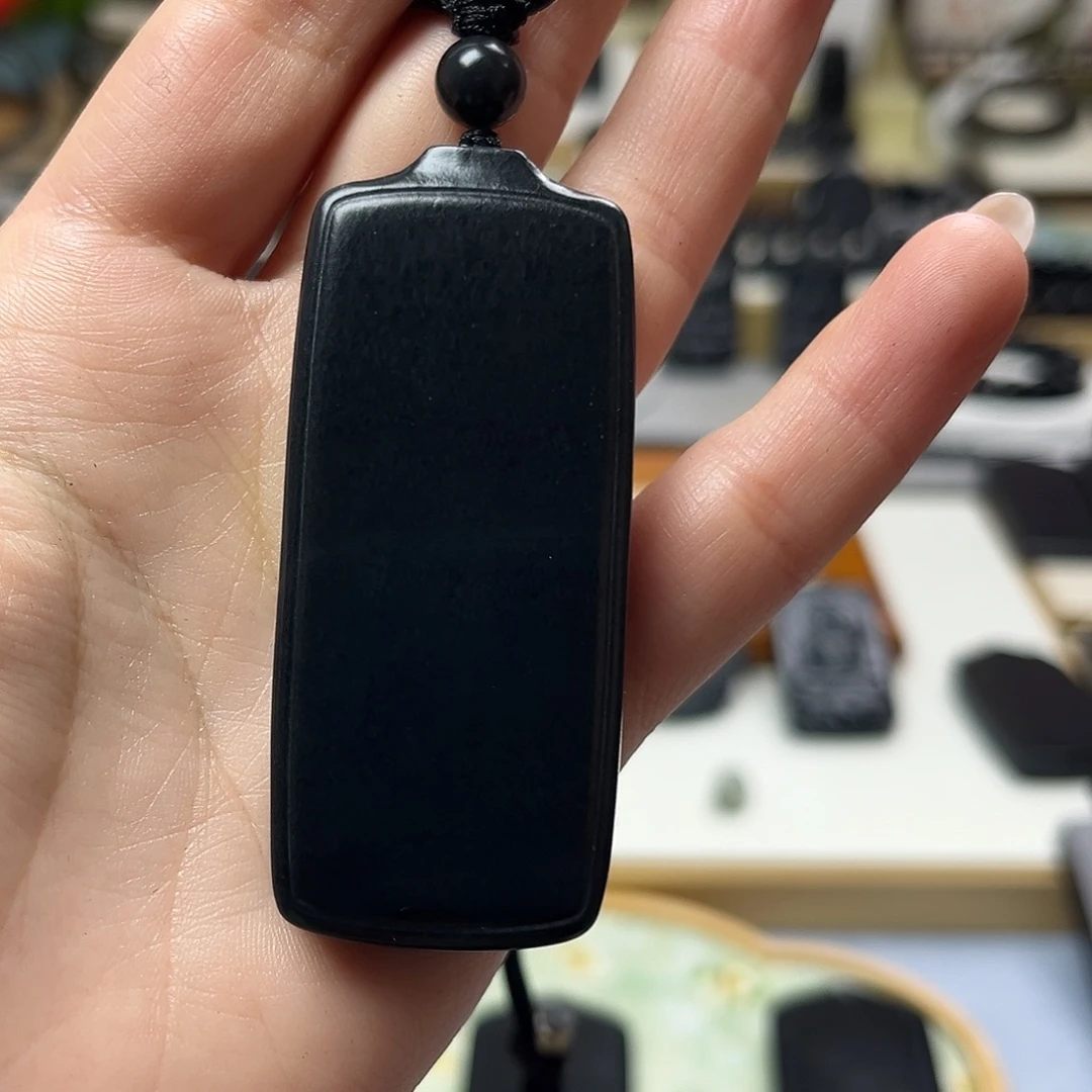 和田玉（墨玉）未镶嵌颈饰37面包