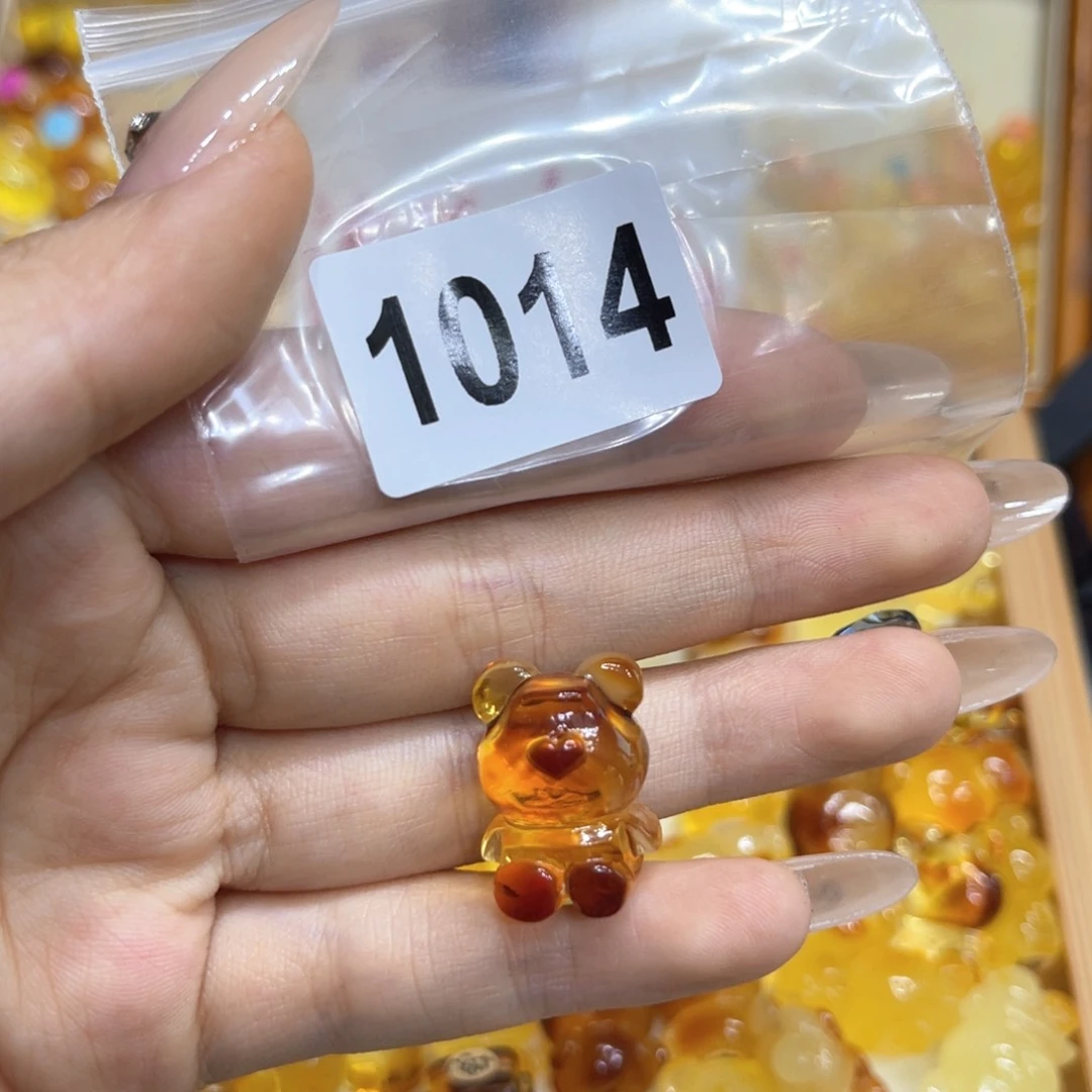 哆***妹未镶嵌琥珀珠宝奇石