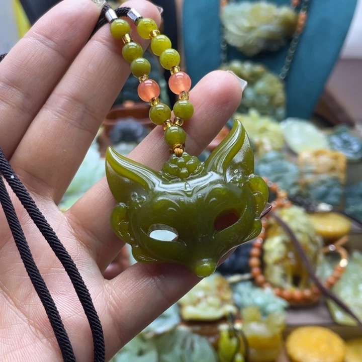 蛇纹石玉合金颈饰