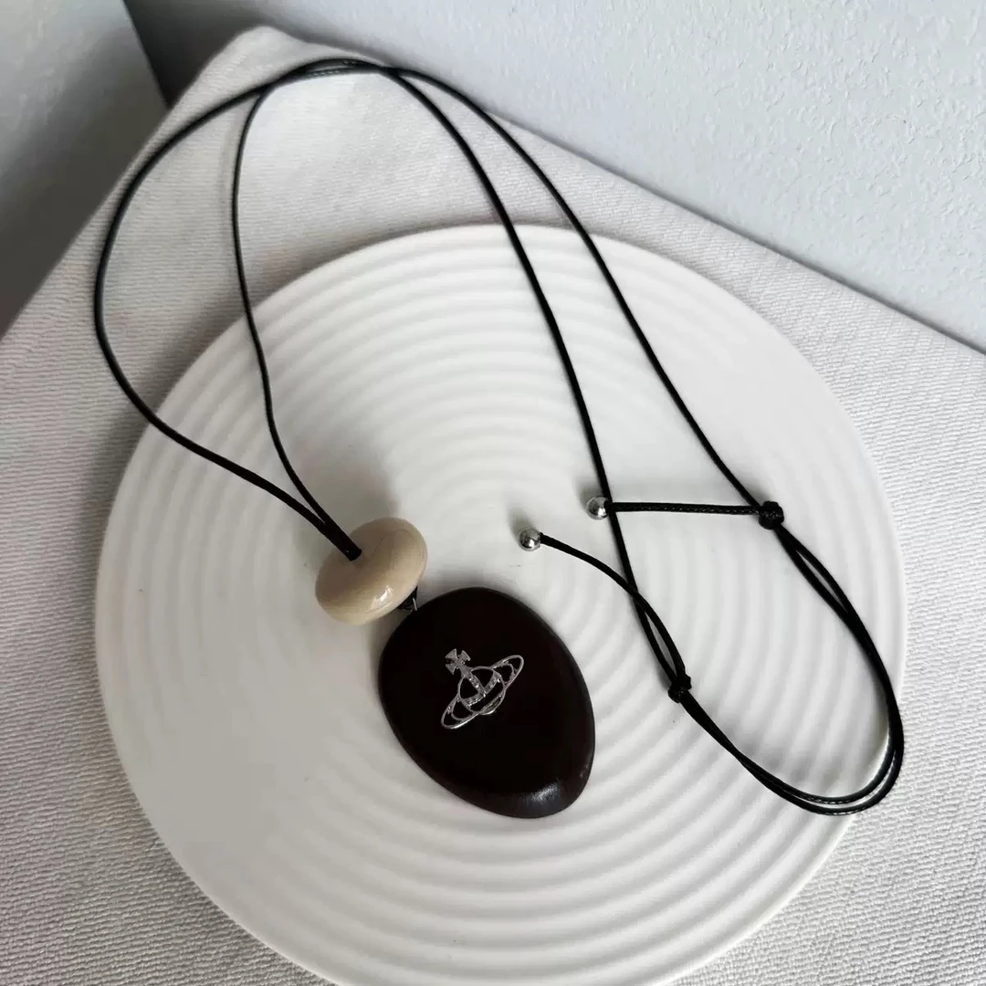 非金属树脂项链 木质爱心皮绳高级感设计锁骨链土星气质百搭项链