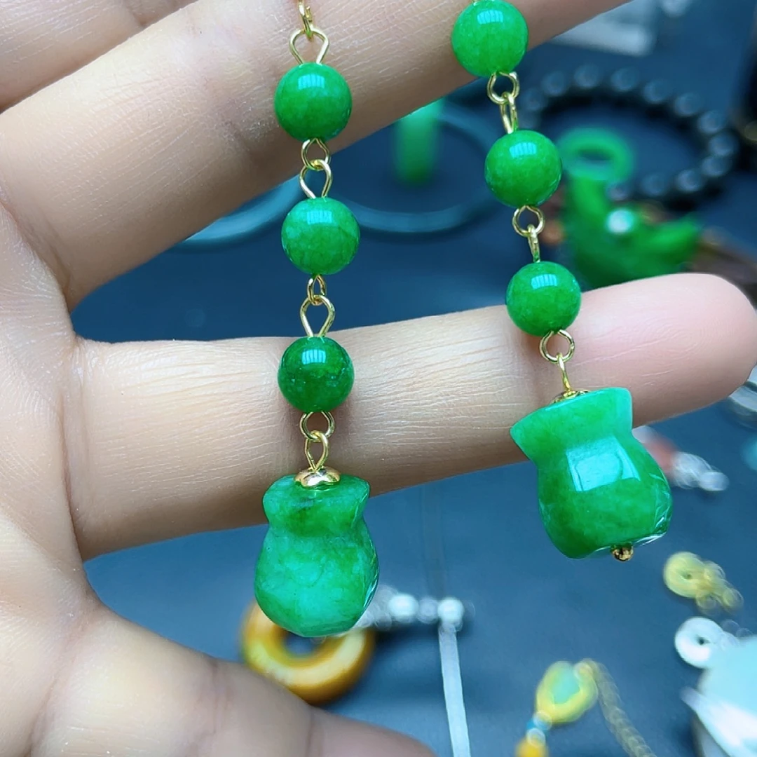 翡翠未镶嵌颈饰耳坠