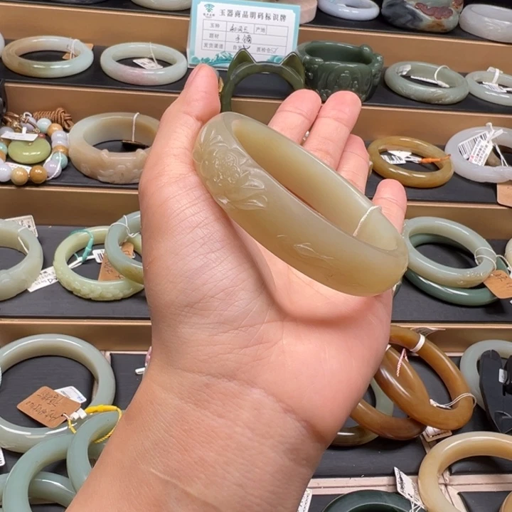 未镶嵌手镯和田玉