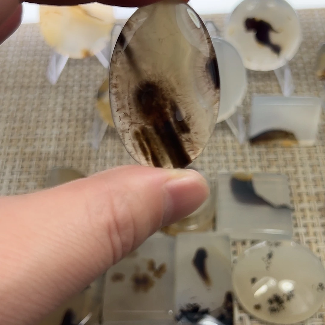 暴***雨玛瑙/玉髓未镶嵌颈饰