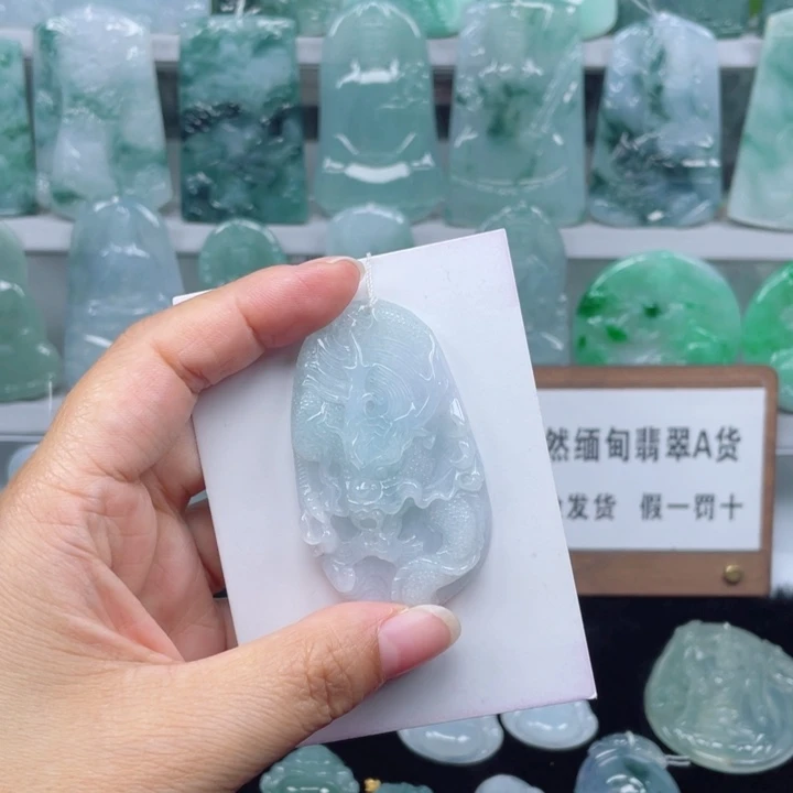 颈饰未镶嵌翡翠龙牌