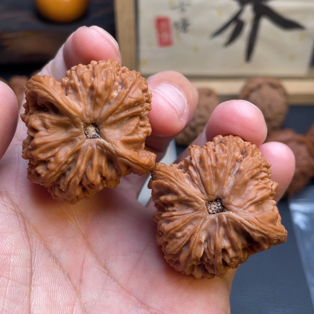 辜***礼文玩核桃吊坠南疆石