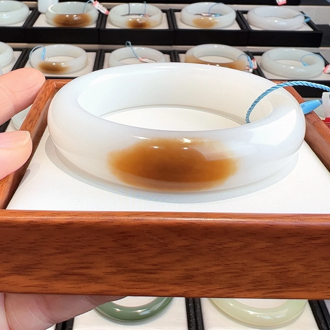 和田玉未镶嵌手镯