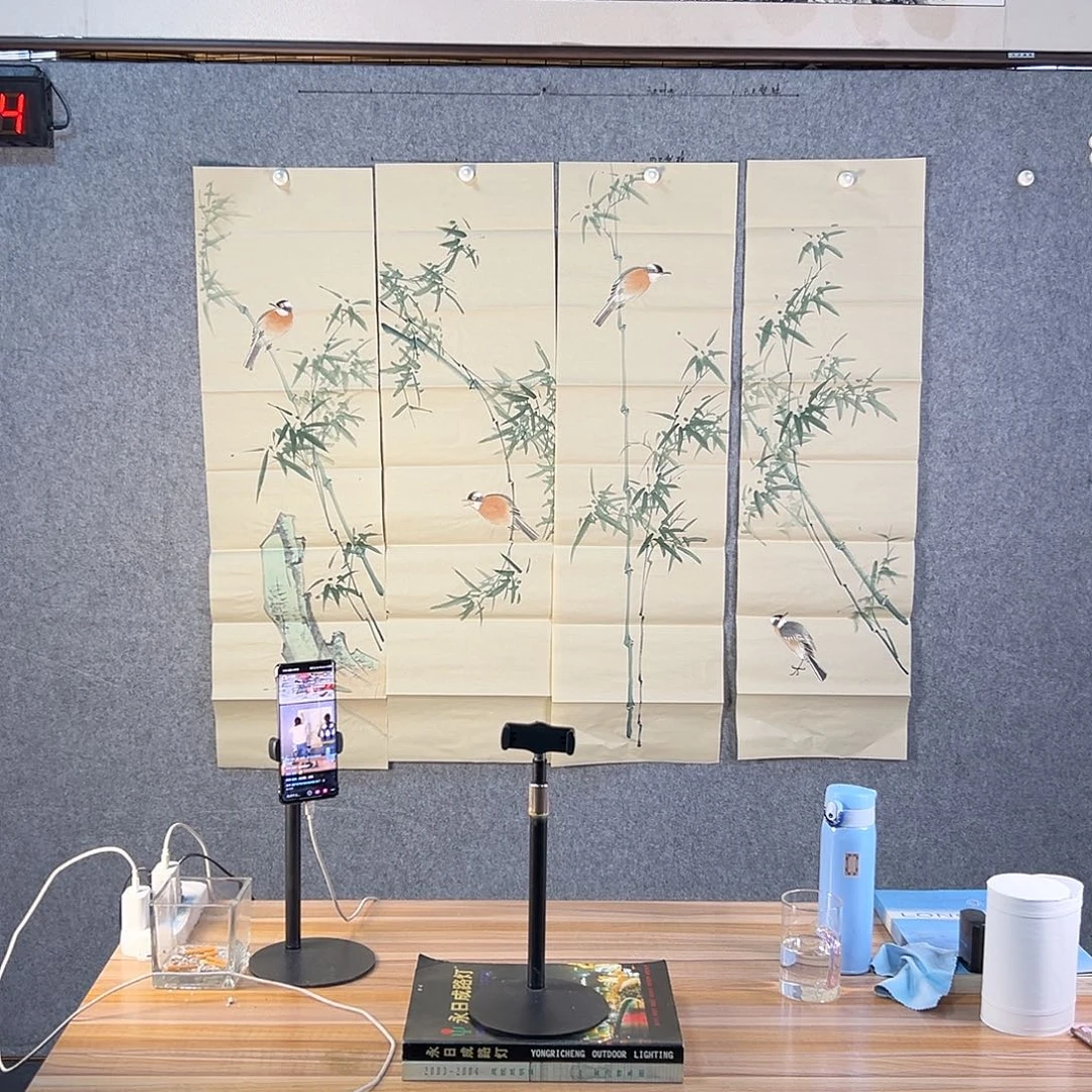 国画454 花鸟在树丛的顶端发出巨大声音