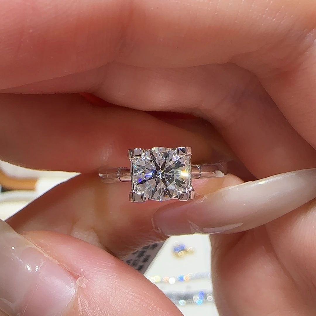 铂Pt950镶嵌实验室培育钻石一克拉重金牛头