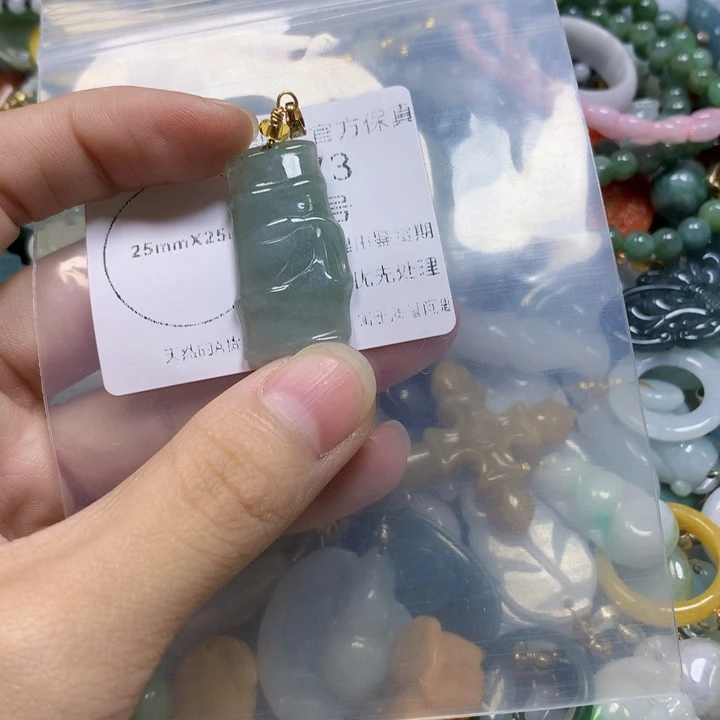 翡翠未镶嵌颈饰翡翠