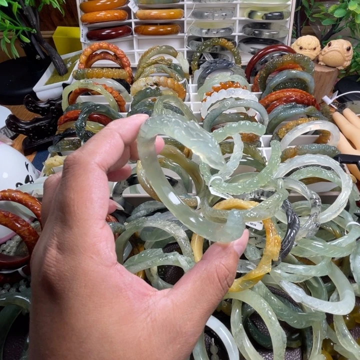 未镶嵌蛇纹石玉手镯墨*