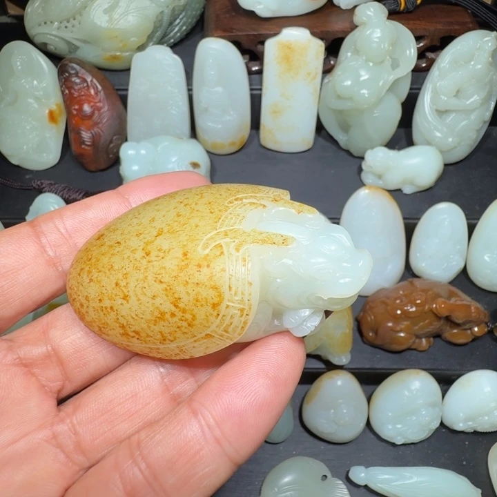 颈饰未镶嵌和田玉宝**油