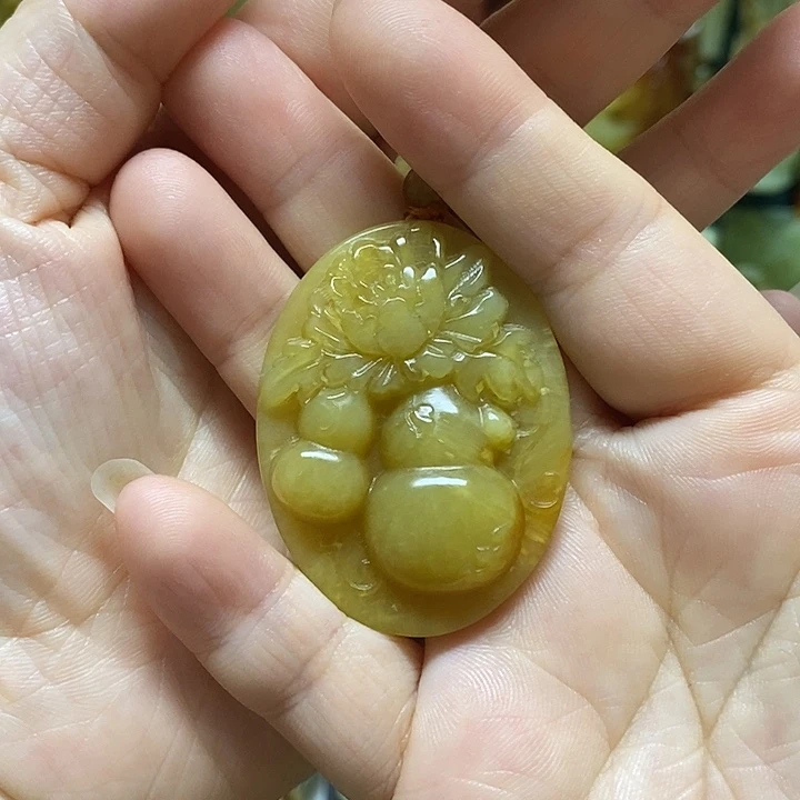 岫玉未镶嵌吊坠(赠链)