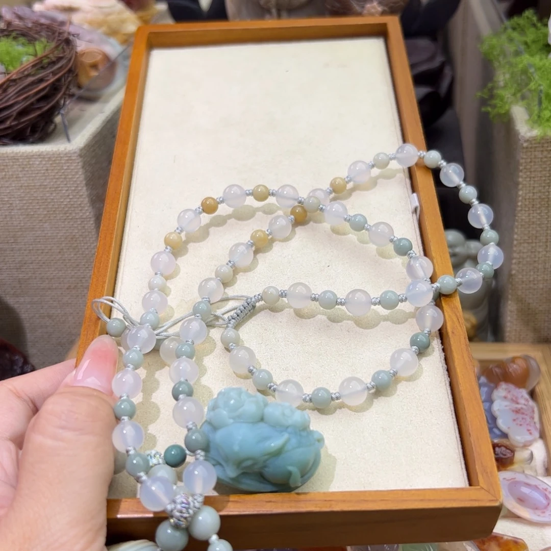 困***睡颈饰未镶嵌石英质玉