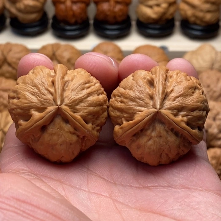 文玩核桃把件……………………………………