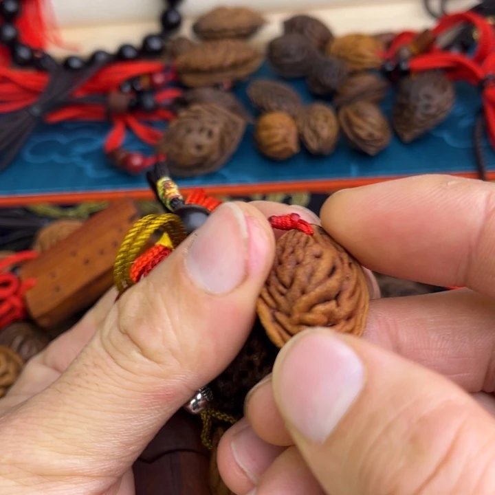 小***宇木质非金属桃枭吊坠桃枭吊坠