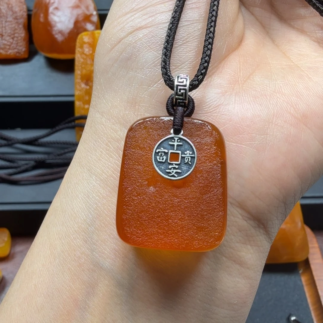 未镶嵌吊坠(赠链)琥珀