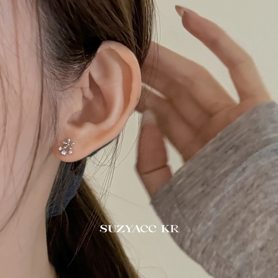 Suzyacc Kr 925银合成锆石耳饰 925银花朵锆石小耳钉E2753