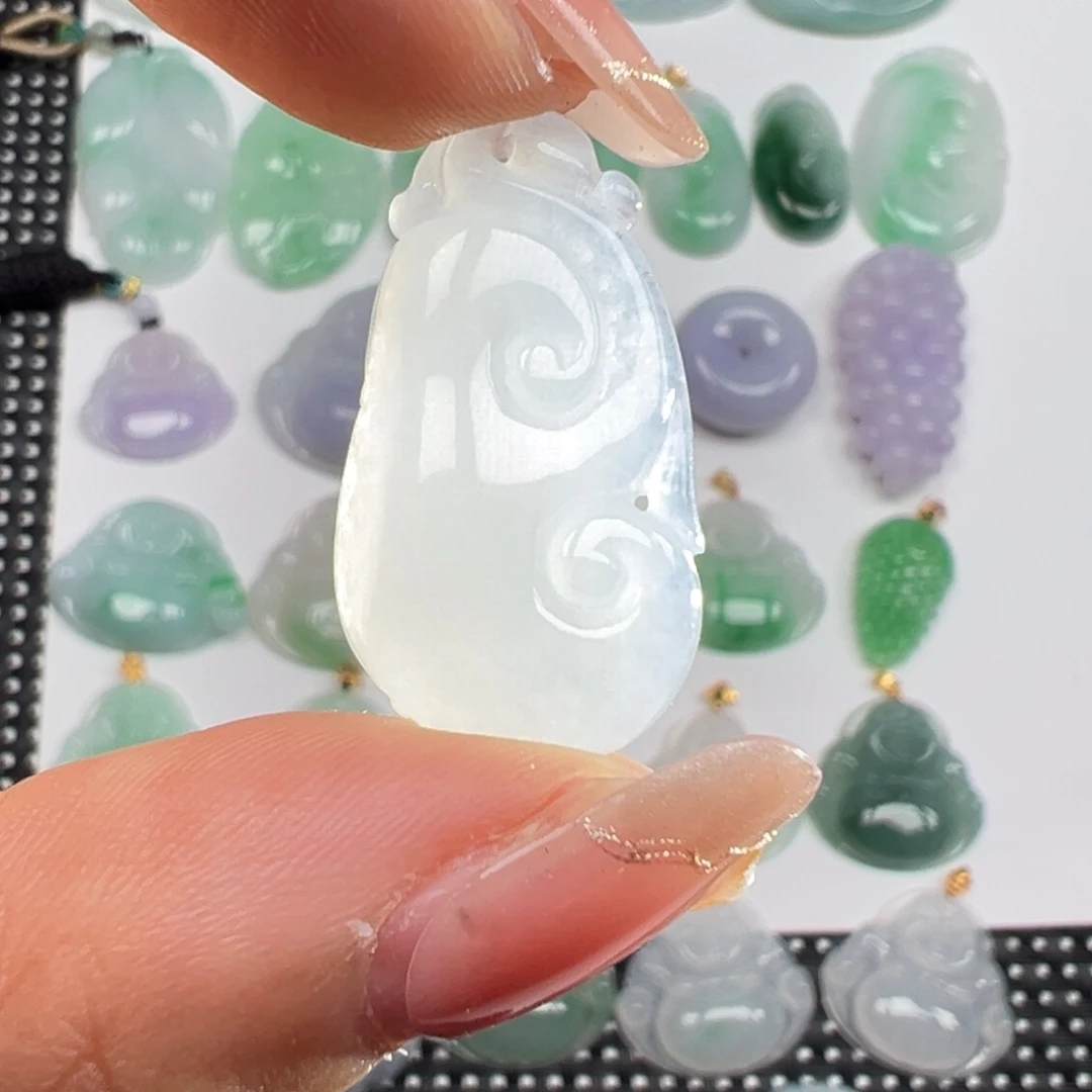 翡翠未镶嵌颈饰白月光小如意