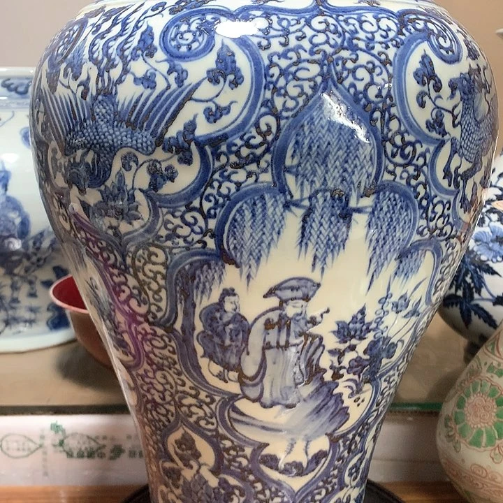 瓷片青花人物图瓷瓶