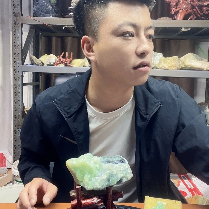 思***理蛇纹石玉未镶嵌珠宝奇石101