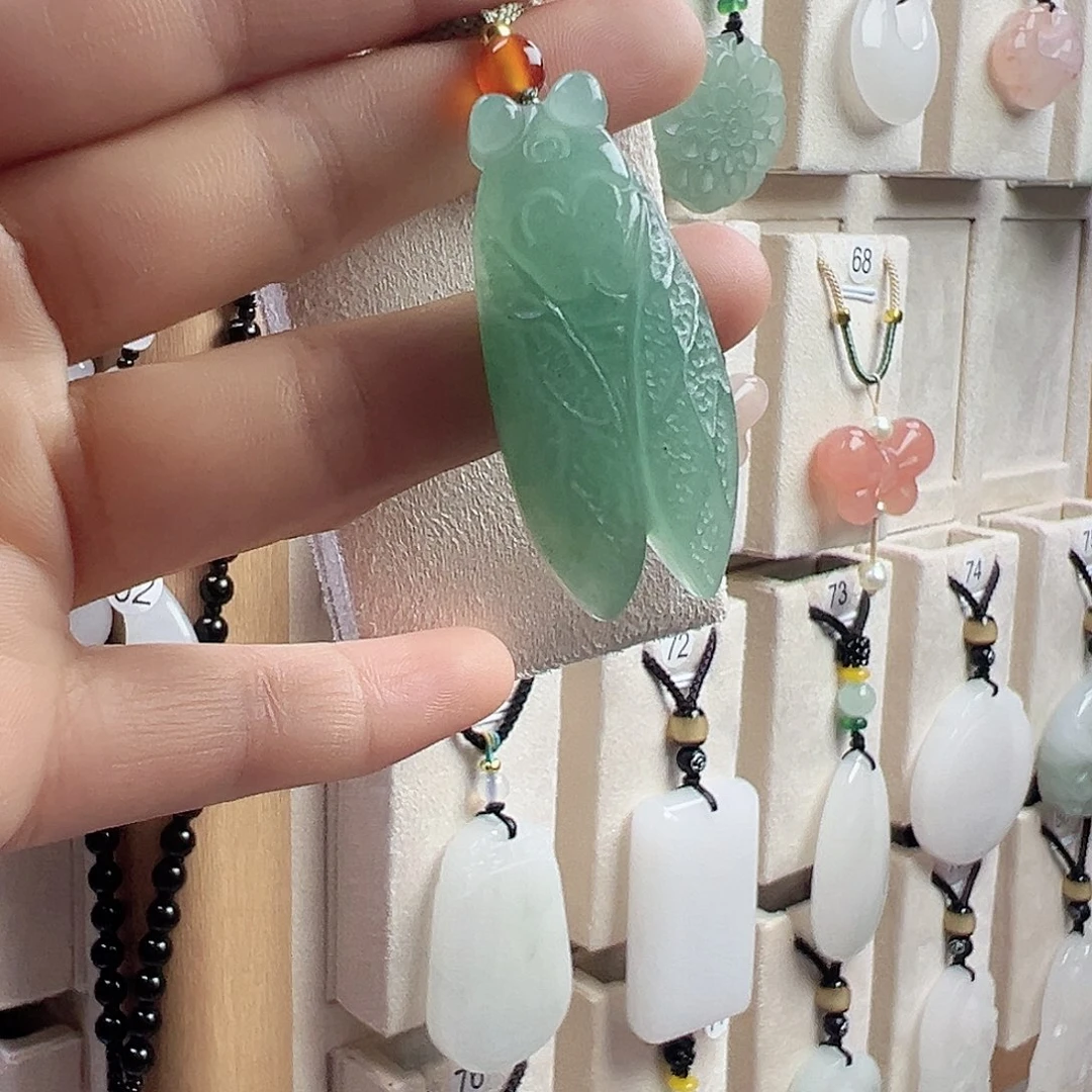 石英质玉未镶嵌颈饰
