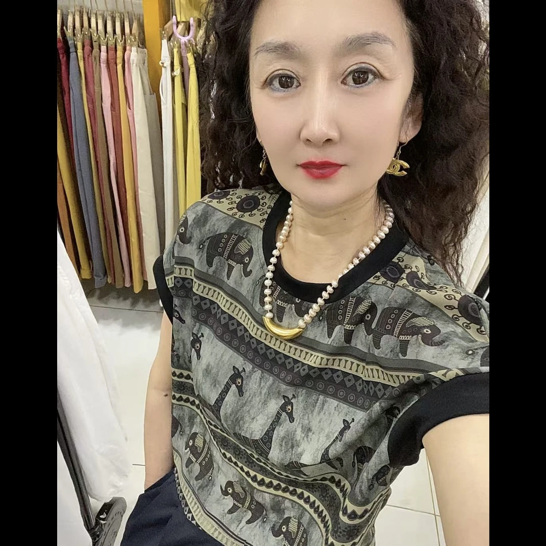 牛奶丝钩花落肩显瘦悬浮空调衫