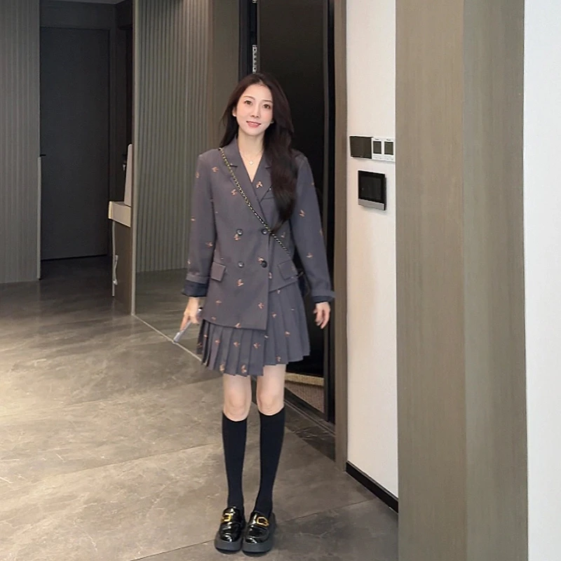 壹壹【格恩学院】刺绣假两件设计西装百褶连衣裙 2408D07