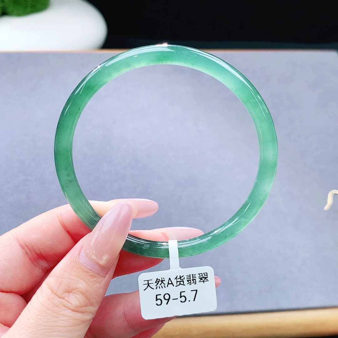 未镶嵌手镯（圆镯）翡翠