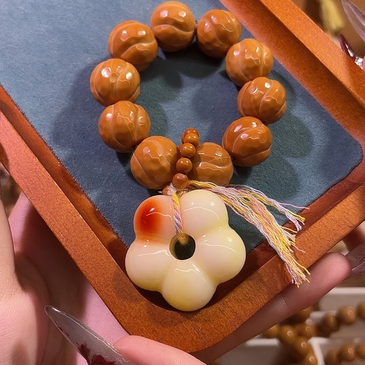 吊坠猴头核桃钻面花卷卡14小花款