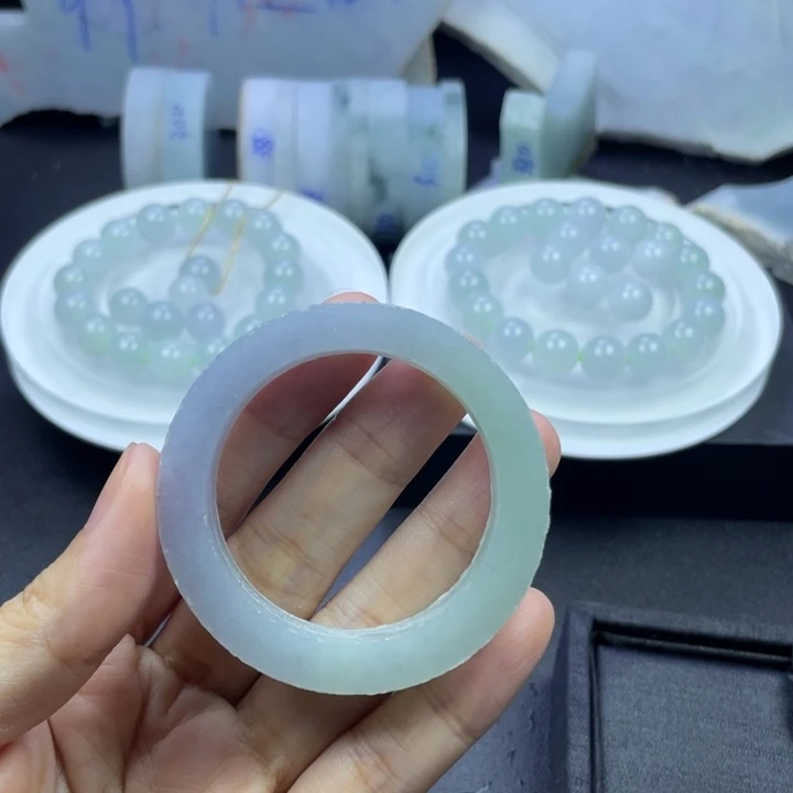 小***宝定制翡翠未镶嵌手镯