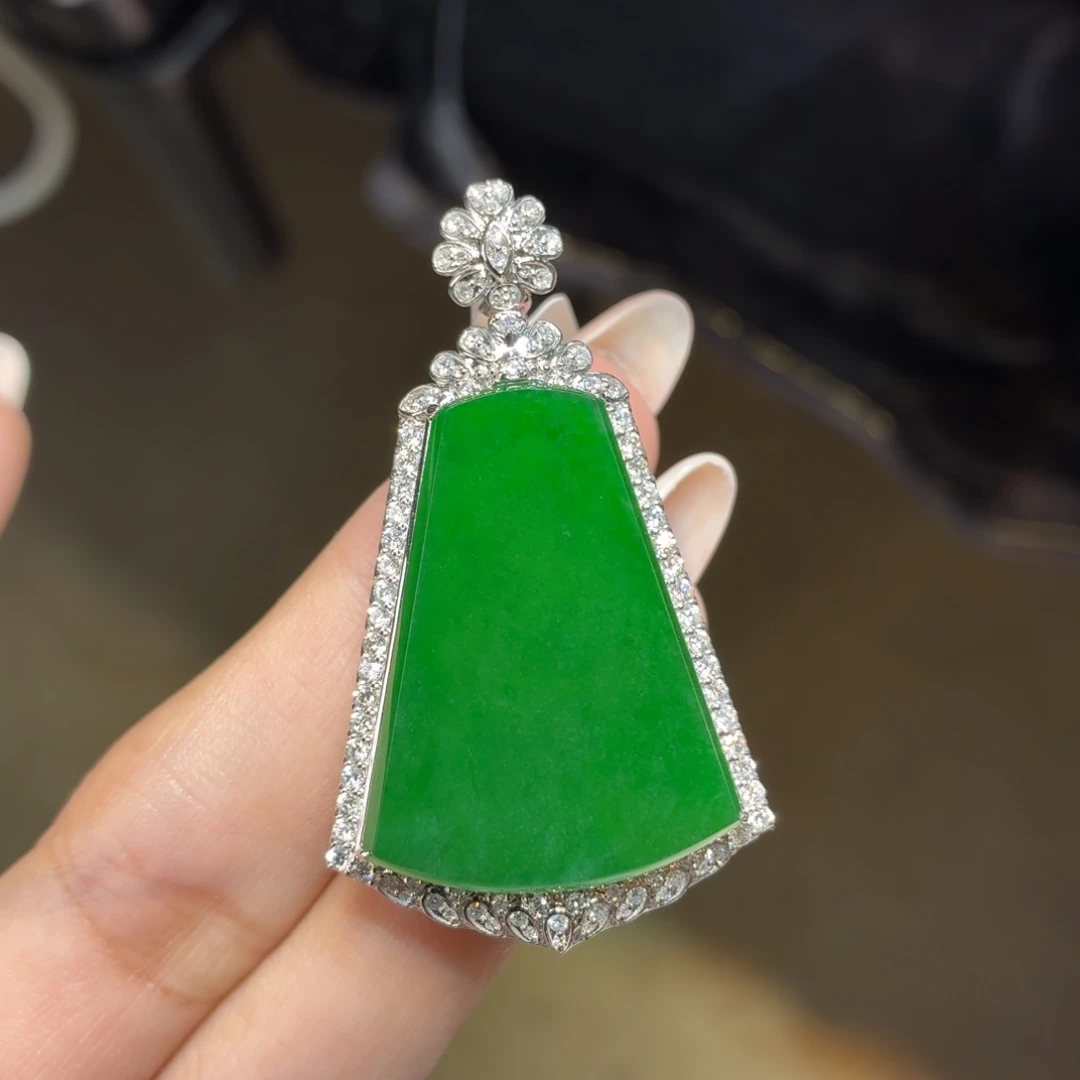 翡翠18K金镶嵌颈饰天然缅甸翡翠