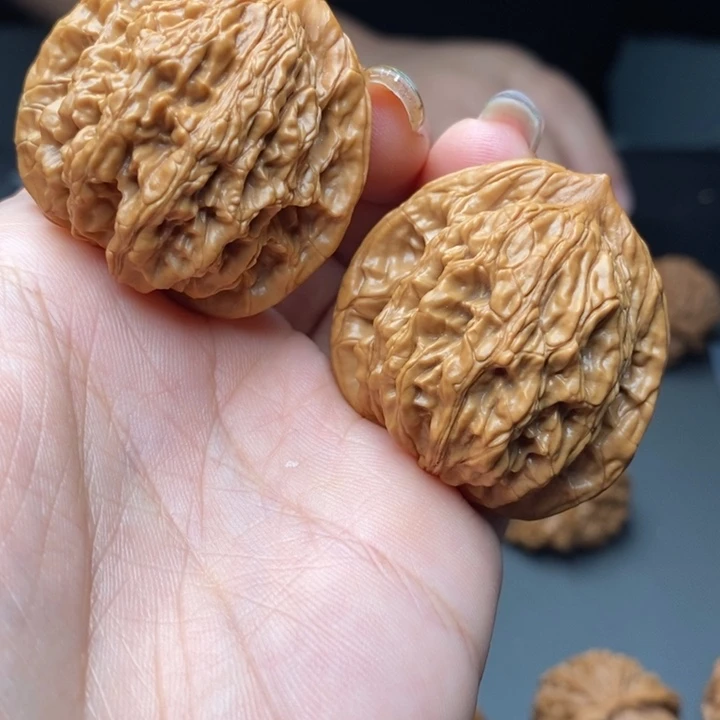 文玩核桃把件虎头