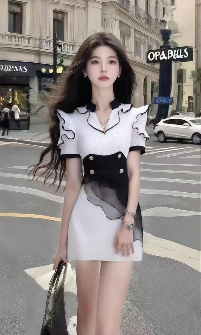 轻奢时尚气质白色V领修身收腰不规则设计感连衣裙女显瘦百搭小众
