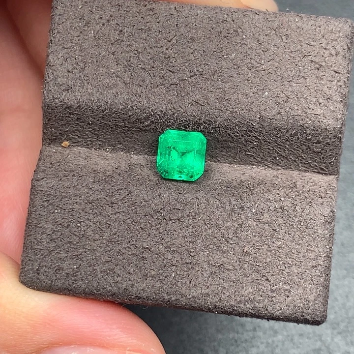 祖母绿裸石0.68ct木佐色微油祖母绿5.15*5*4.16