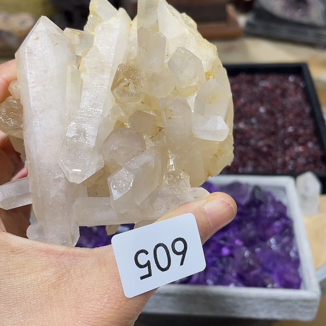 水晶摆件……未镶嵌