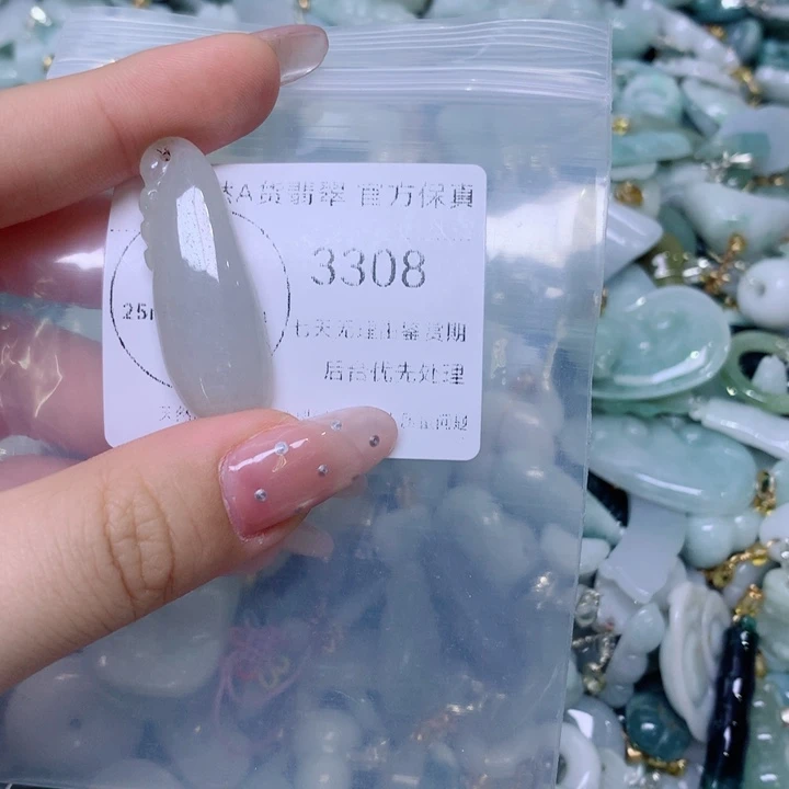 吊坠(不含链)未镶嵌翡翠