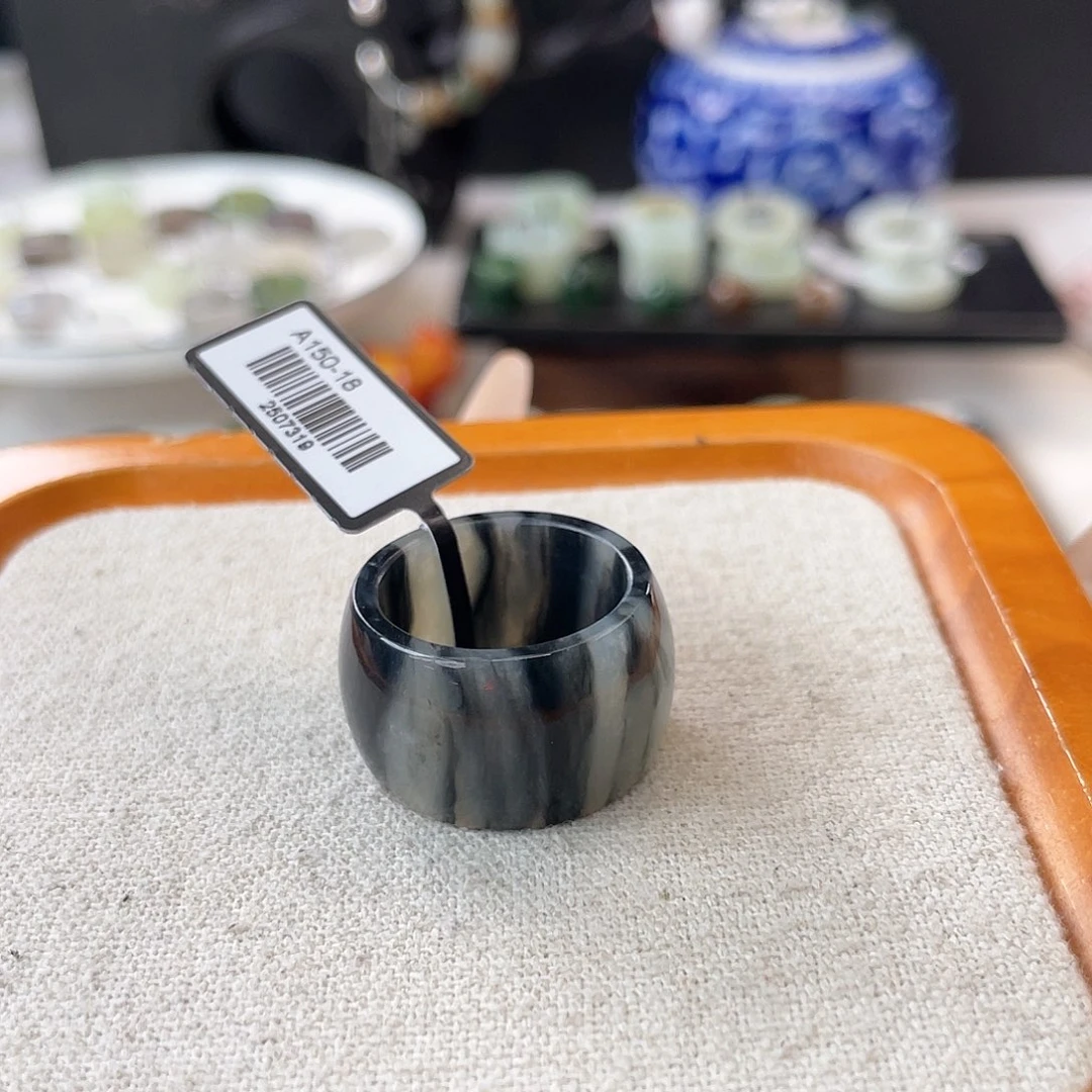 未镶嵌戒指和田玉c22 黑青花墩墩18.4 不退换