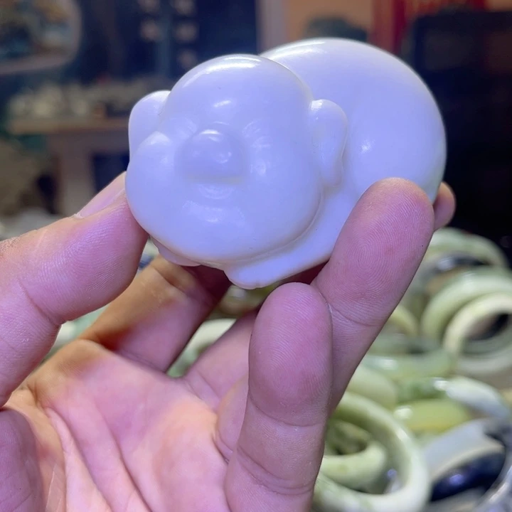 草***家蛇纹石玉未镶嵌颈饰